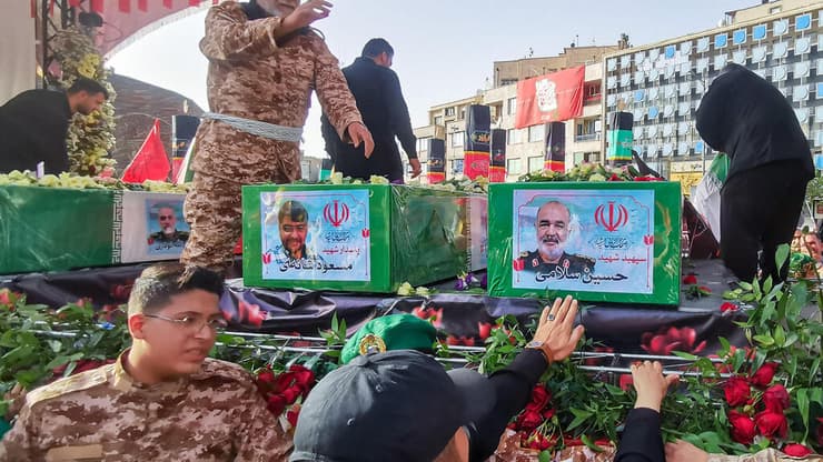 הלוויות ענק לבכירים האיראנים שחוסלו