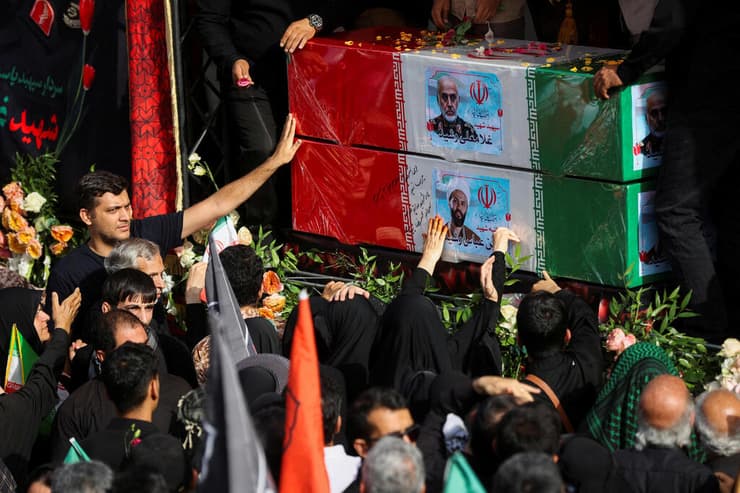 הלוויות ענק לבכירים האיראנים שחוסלו