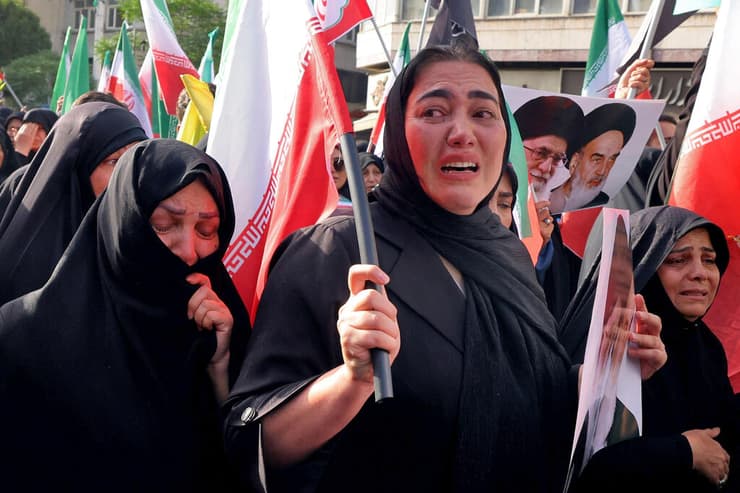 "הפצצות קשות יותר" מהסקאדים העיראקיים (צילום: Atta KENARE / AFP) הלוויות ענק לבכירים האיראנים שחוסלו