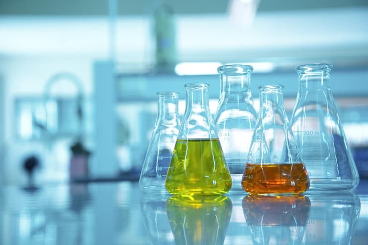 הפך לאחד הסמלים החזותיים המזוהים ביותר עם כימיה ועם מדע בכלל. בקבוקי ארלנמאייר 