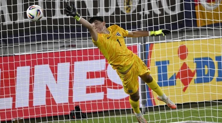 ג'יימס בידל נכנע (רויטרס) ג'יימס בידל נכנע