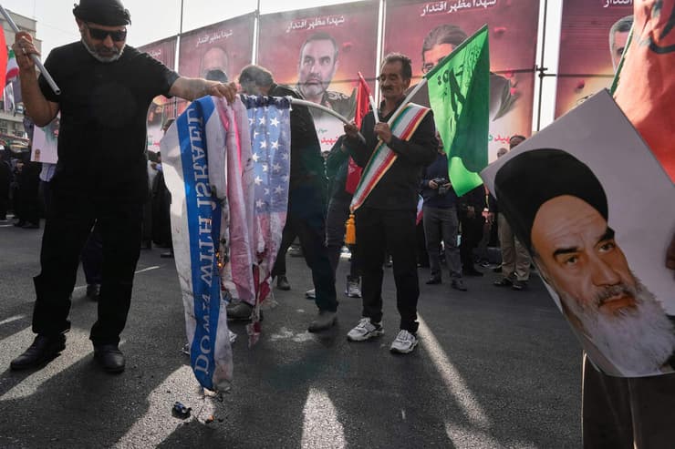 הלוויות ענק לבכירים האיראנים שחוסלו