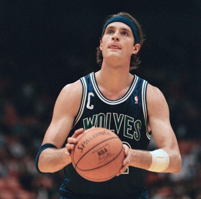 הפך לסמל, שלא בטובתו. לייטנר במדי מינסוטה (צילום: Stephen Dunn/Allsport/Getty Images) כריסטיאן לייטנר במדי מינסוטה