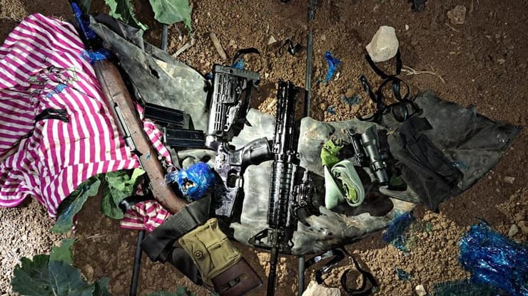 צילום: דוברות השב"כ נשקים שהוסגרו ומסתור תת-קרקעי שנחשף