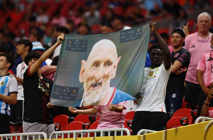 אוהדי אטלנטה יוניטד לועגים למסי