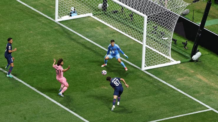 נבש נוגח מקרוב