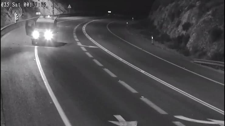 תיעוד מיידוי האבנים לעבר ג'יפ צבאי במרחב בנימין