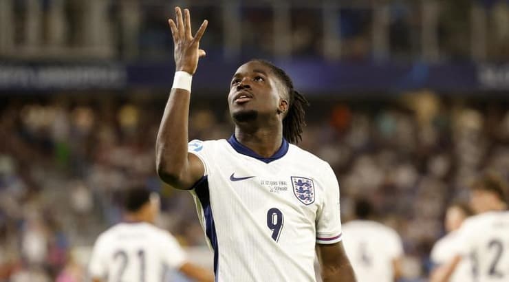 ג'ונתן רואו חוגג. שער שיביא את התואר לאנגלים? (רויטרס) ג'ונתן רואו חוגג. שער שיביא את התואר לאנגלים?