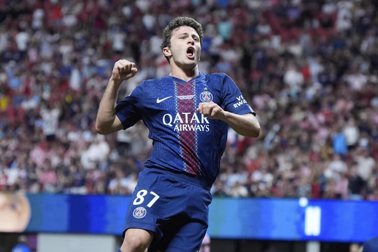 ז'ואאו נבש חוגג