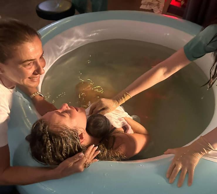 אן זיוי בלידת בנה הבכור