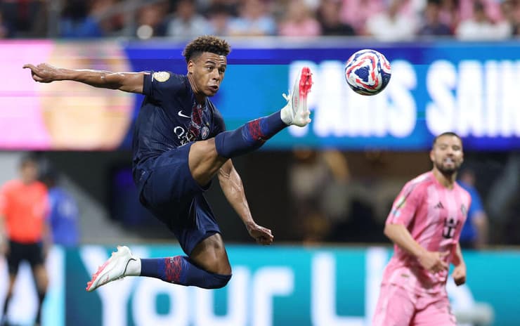 דואה בפעולה אקרובטית