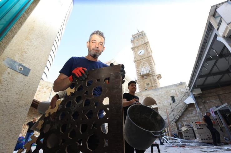 עו"ד פריד חוסיין. "ויטראז'ים שהבאנו במיוחד מטורקיה נשברו מההדף" (צילום: אלעד גרשגורן) עו"ד פריד חוסיין, פעיל במסגד שנפגע, יועץ משפטי של ועד וואקף אל-איסתיקלל