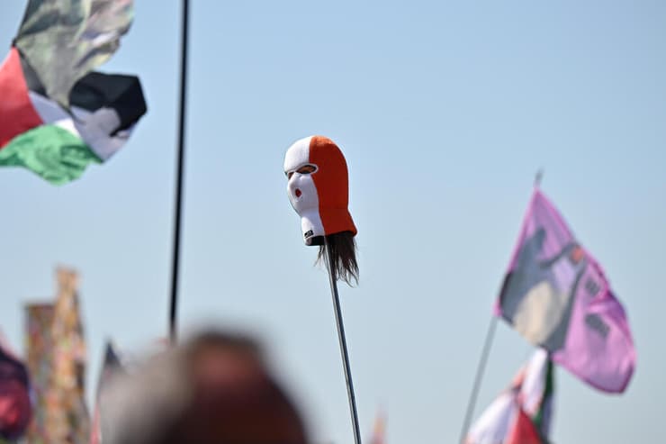 גלסטונברי, בעת הופעתה של Kneecap