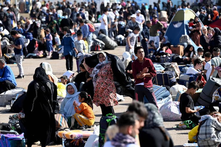 אפגנים שגורשו מ איראן ל אפגניסטן במעבר הגבול איסלאם קאלא 28 ביוני