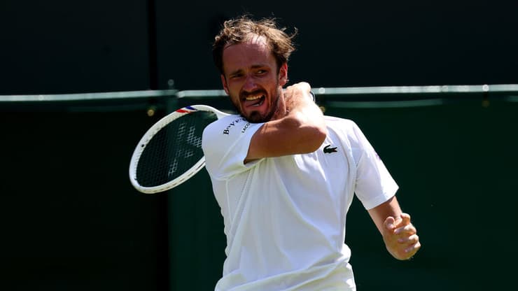 הודח. מדבדב (צילום: Clive Brunskill/Getty Images) דניל מדבדב