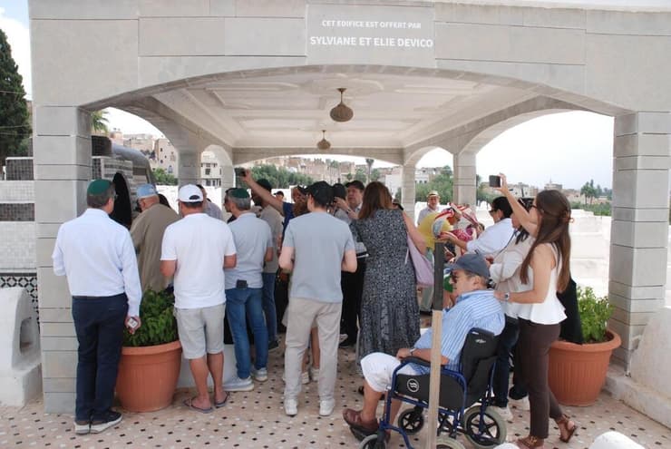 יהודים בבית העלמין בפאס בהילולת רבי יהודה אבן עטר