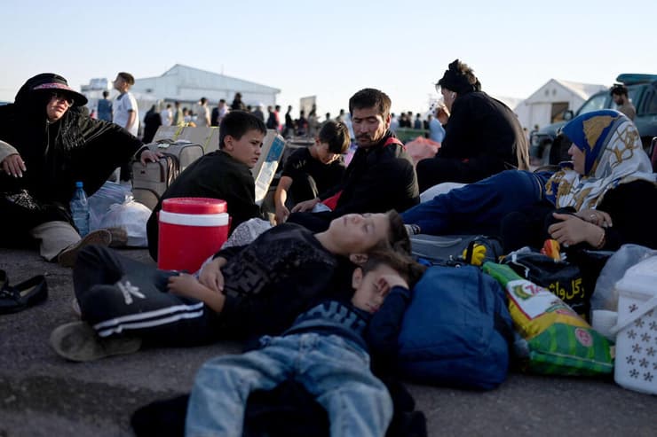 אפגנים שגורשו מ איראן ל אפגניסטן במעבר הגבול איסלאם קאלא 28 ביוני