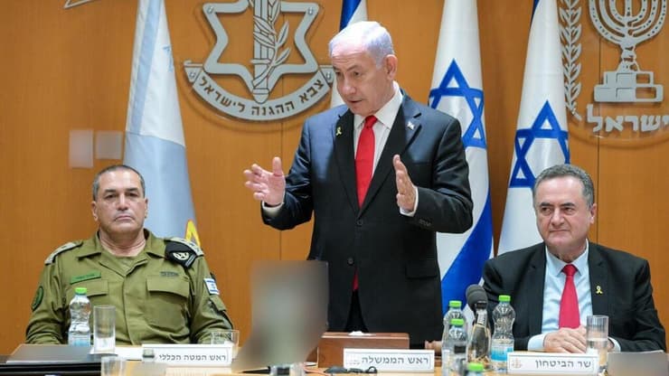 ראש הממשלה בנימין נתניהו ושר הביטחון ישראל כ"ץ נפגשו היום (שני) עם הרמטכ"ל, רב-אלוף אייל זמיר וחברי פורום המטה הכללי של צה"ל לסיכום מבצע "עם כלביא" נגד איראן