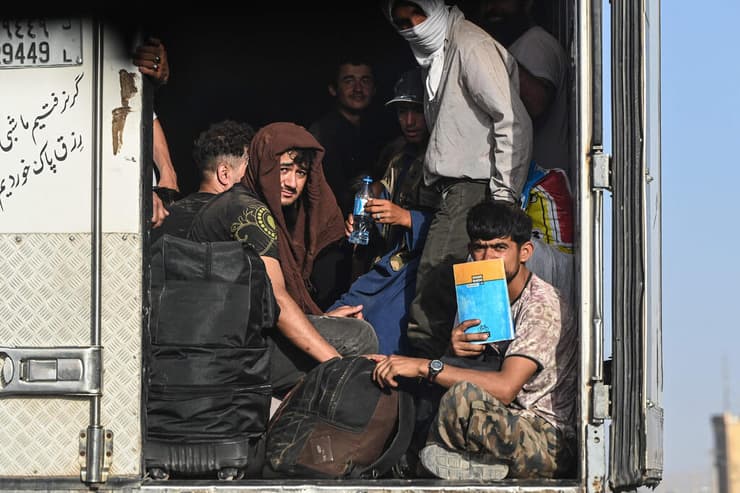 אפגנים שגורשו מ איראן ל אפגניסטן במעבר הגבול איסלאם קאלא 27 ביוני