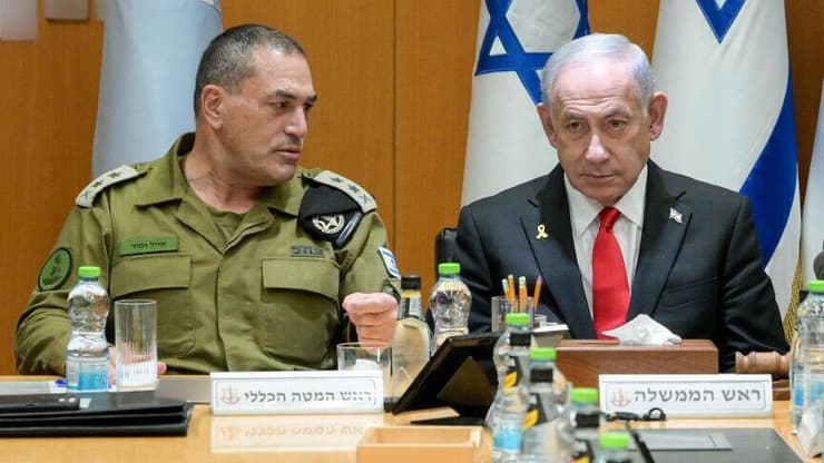ראש הממשלה בנימין נתניהו ושר הביטחון ישראל כ"ץ נפגשו היום (שני) עם הרמטכ"ל, רב-אלוף אייל זמיר וחברי פורום המטה הכללי של צה"ל לסיכום מבצע "עם כלביא" נגד איראן