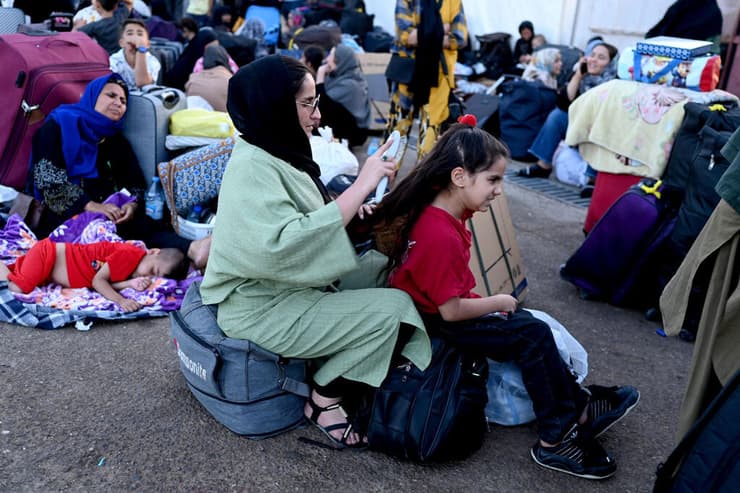 אפגנים שגורשו מ איראן ל אפגניסטן במעבר הגבול איסלאם קאלא 28 ביוני