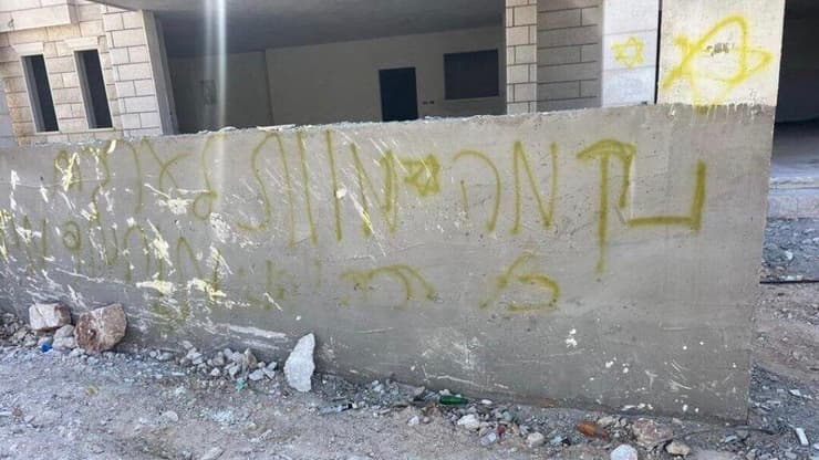  כתובות נאצה על מספר מבנים בישוב בגליל