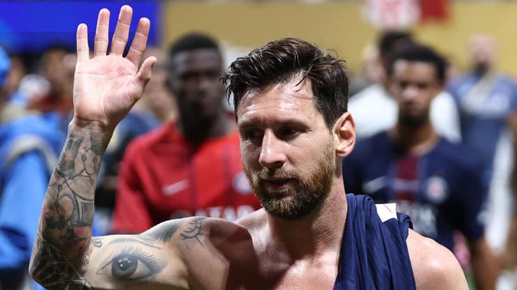 פגש אקסית בפעם הראשונה. מסי מודה לקהל (צילום: FRANCK FIFE / AFP) מסי