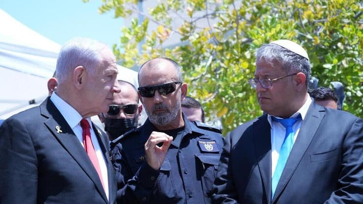 בן גביר, לוי ונתניהו (צילום: דוברות המשטרה) ביקור נתניהו במכללה הלאומית לשוטרים
