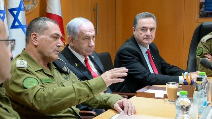 ראש הממשלה בנימין נתניהו ושר הביטחון ישראל כ"ץ נפגשו היום (שני) עם הרמטכ"ל, רב-אלוף אייל זמיר וחברי פורום המטה הכללי של צה"ל לסיכום מבצע "עם כלביא" נגד איראן