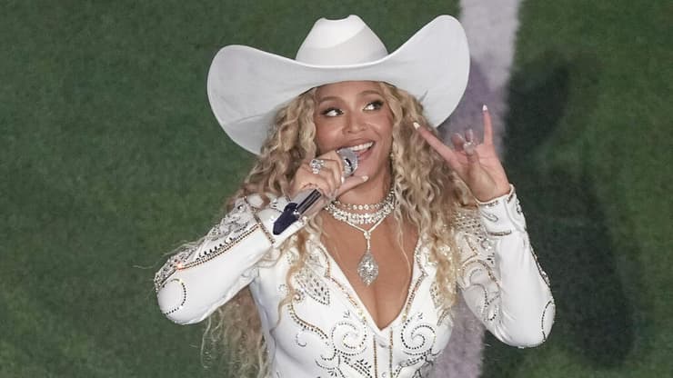 ביונסה למגזין סופ"ש