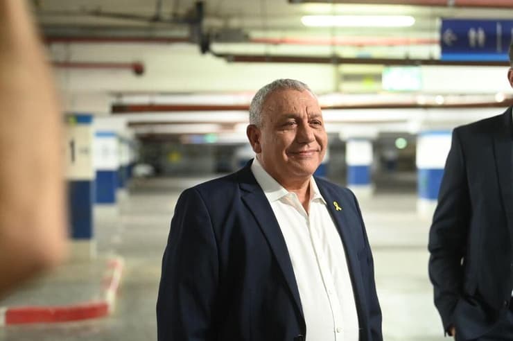 גדי איזנקוט נותן הצהרה לתקשורת טרם פרישתו