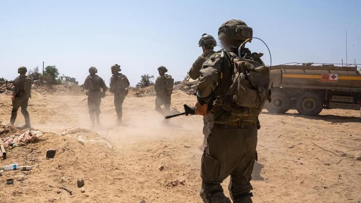 "הסכום אותו סכום". חיילים בעזה (צילום: דובר צה"ל) צוות הקרב החטיבתי צנחנים בחאן יונס