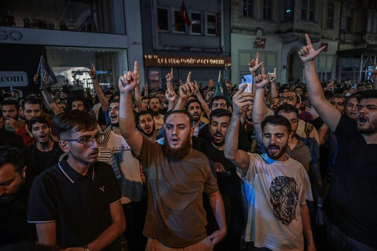 טורקיה איסטנבול מהומות קריקטורה מוחמד