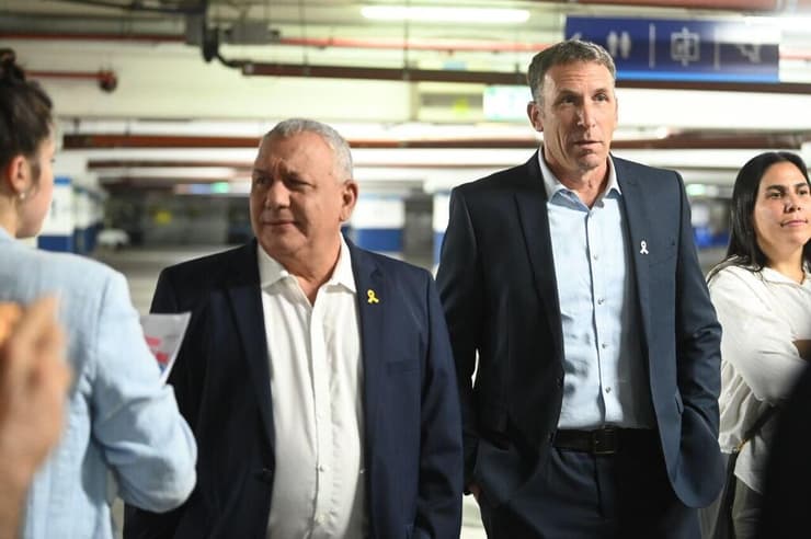 גדי איזנקוט נותן הצהרה לתקשורת טרם פרישתו