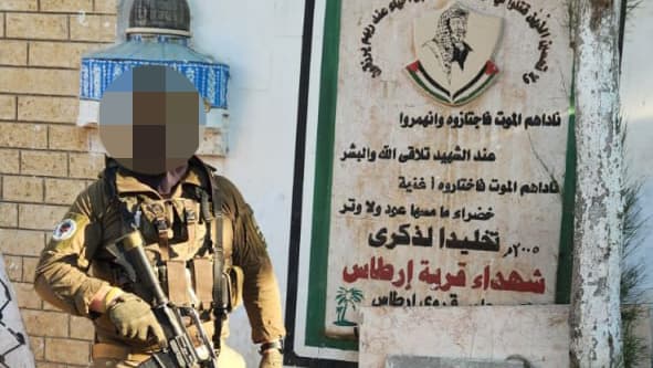 ג'יי, מילואימניק שפוטר