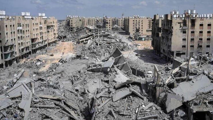 התוכנית החדשה לעזה? 8 מחנות גדולים וזמניים שיקדמו את "חזון טראמפ" בניינים בשכונת חאמד, מערב חאן יונס