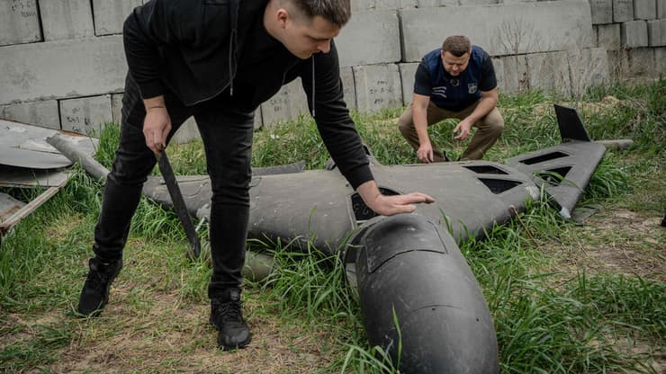 כטב"ם של רוסיה מדגם שאהד של איראן אחרי שהופל באזור חרקוב אוקראינה ב-30 באפריל