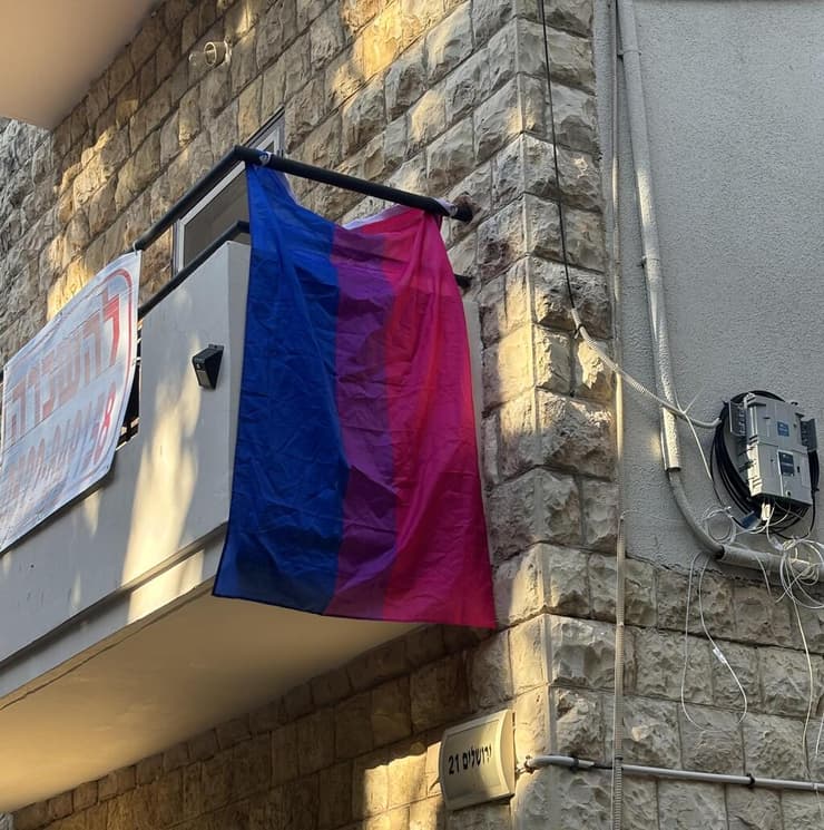 הבניין שבו נבו מתגורר. כשהסכנה מתקרבת - הבחירה היא בין סיכון לוודאות       