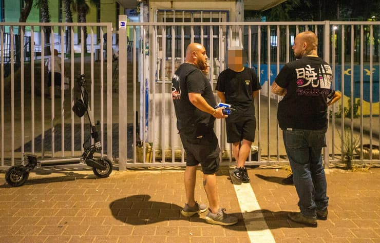אכיפה של בני נוער שמשוטטים ברחובות בלילה