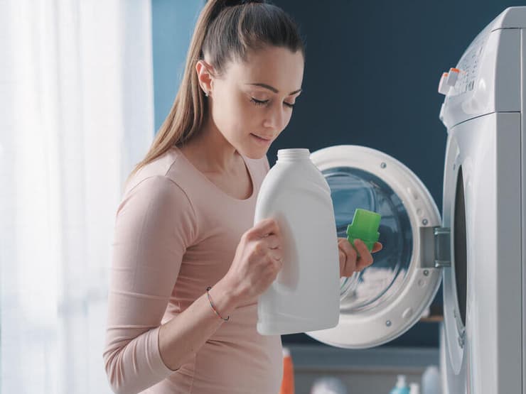 התמכרות, גם לריח של חומרי ניקוי (צילום: shutterstock) מרכך כביסה