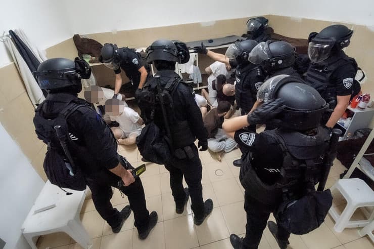 ביקור בכלא דמון באגף המרגלים האיראנים