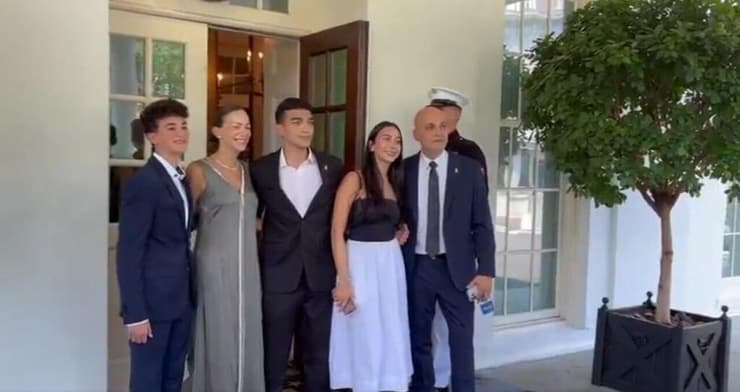 לקראת הפגישה עם טראמפ: שורד השבי עידן אלכסנדר ומשפחתו הגיעו לבית הלבן