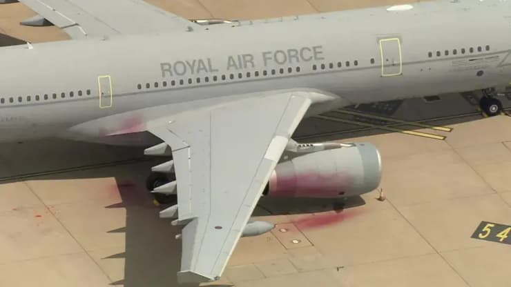 נזק ל מטוסים מטוס של חיל האוויר של בריטניה אחרי שפעילי ארגון Palestine Action פרצו לבסיס בריז נורטון ב-20 ביוני והשחיתו אותם 