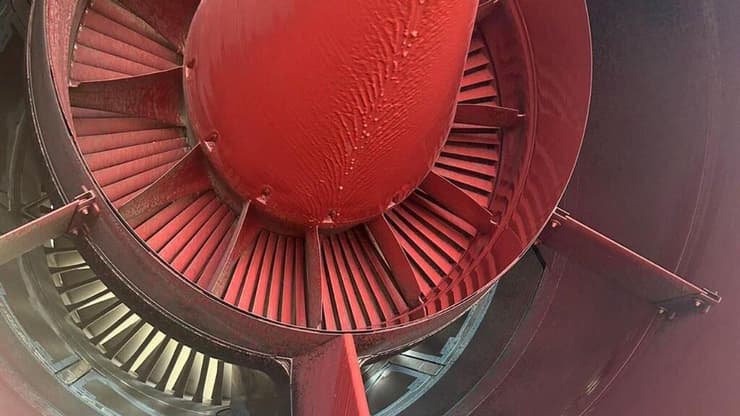 נזק ל מטוסים מטוס של חיל האוויר של בריטניה אחרי שפעילי ארגון Palestine Action פרצו לבסיס בריז נורטון ב-20 ביוני והשחיתו אותם 