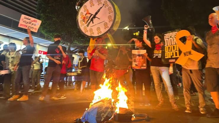 הפגנה בדיזנגוף בקריאה להפסקת המלחמה ושחרור החטופים