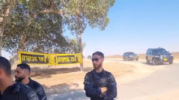  שיירת נתניהו נכנסת לקיבוץ ניר עוז