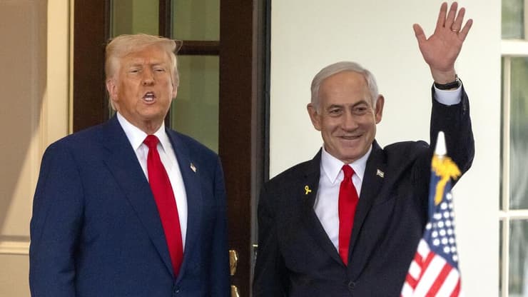 בנימין נתניהו ודונלד טראמפ. השוט של חידוש המלחמה לא יאושר (צילום: Mark Schiefelbein/AP) בנימין נתניהו ודונלד טראמפ