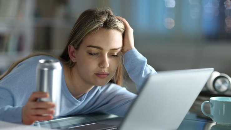 בעיות שינה בגיל ההתבגרות עשויות לאותת על סיכון להפרעה נפשית בעתיד (צילום: Shutterstock) עייפות