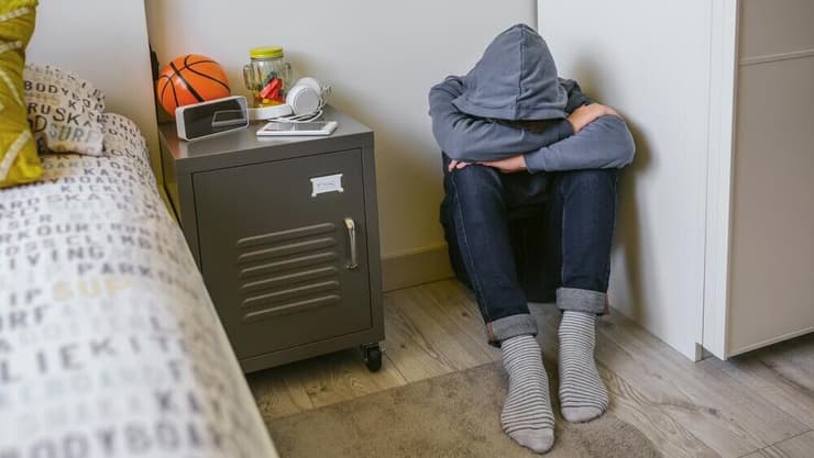 "הסכנה לבריאות הנפש של בני נוער נמצאת כיום במגמת עלייה חדה — אך הסיבות לכך עדיין שנויות במחלוקת" (צילום: Shutterstock) דיכאון