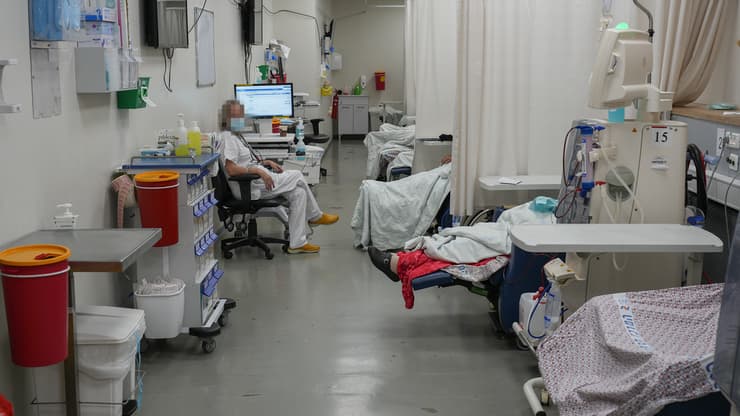 "כששלושה עד ארבעה מתמחים לא נמצאים במחלקה, העומס מטורף. והמשמעות היא פגיעה חמורה באיכות הטיפול". ארכיון (צילום: אסף מגל) בית החולים זיו בצפת